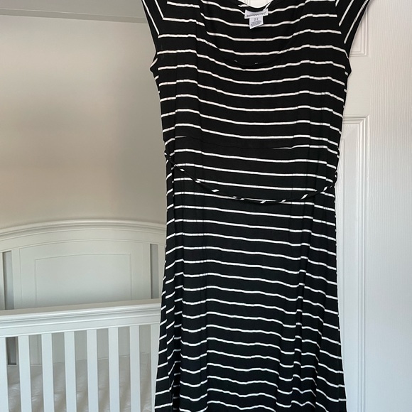 Motherhood Dresses & Skirts - Motherhood Black and White Maternity Dress